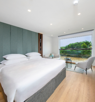 Emerald Harmony balcony suite