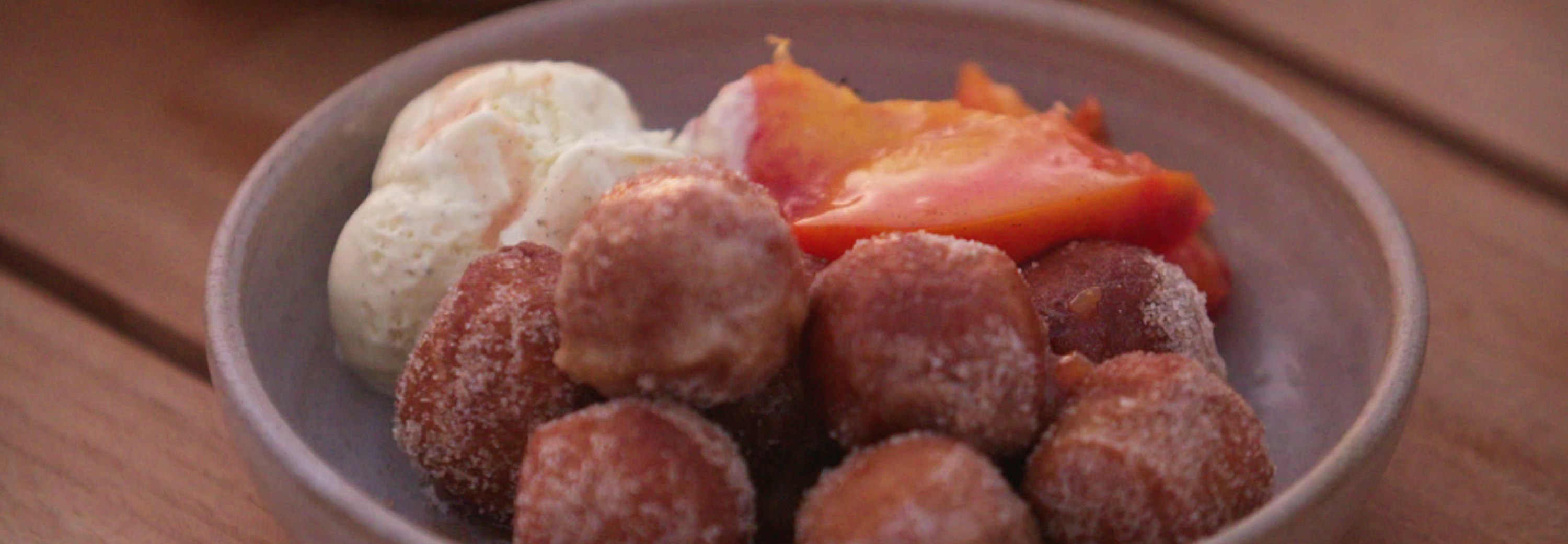 Honey and rum peaches with mini doughnuts